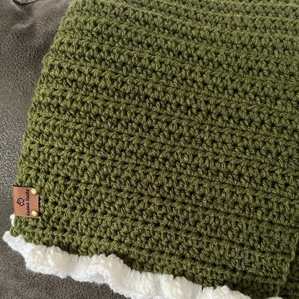 NWT KNANA KNOTS. Crochet scarf, forest green with white ruffle ends